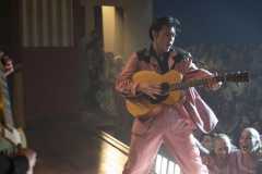 `Elvis` bangkitkan kembali perjalanan hidup sang raja rock and roll